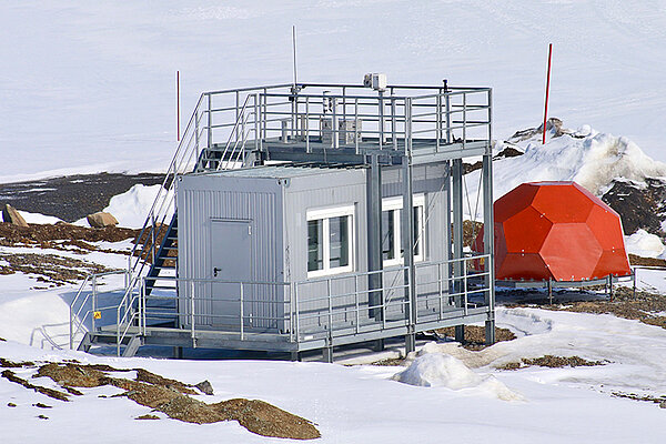 Laborcontainer als Forschungsstation in der Arktis Laborcontainer als Forschungsstation in der Arktis