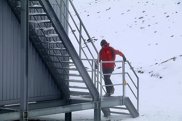 Laborcontainer als Forschungsstation in der Arktis Laborcontainer als Forschungsstation in der Arktis